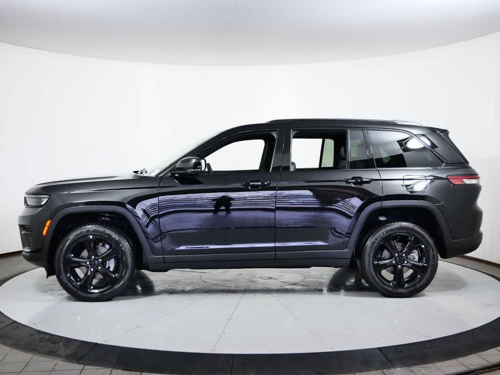 used 2024 Jeep Grand Cherokee car, priced at $41,537
