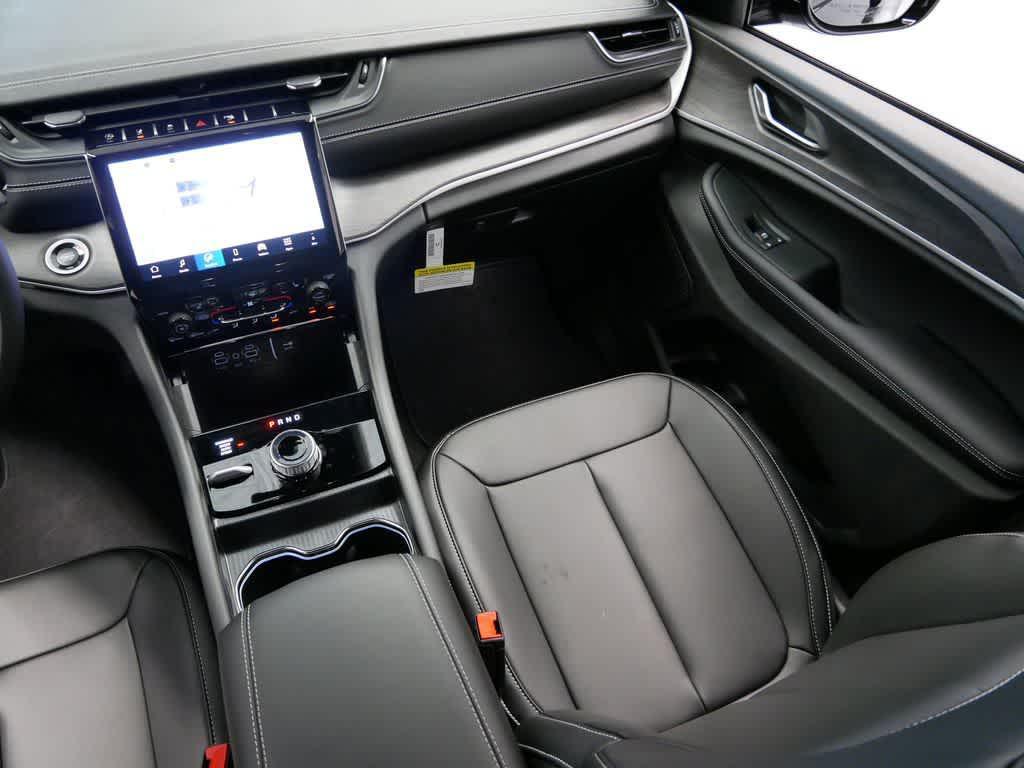 new 2025 Jeep Grand Cherokee car, priced at $47,641