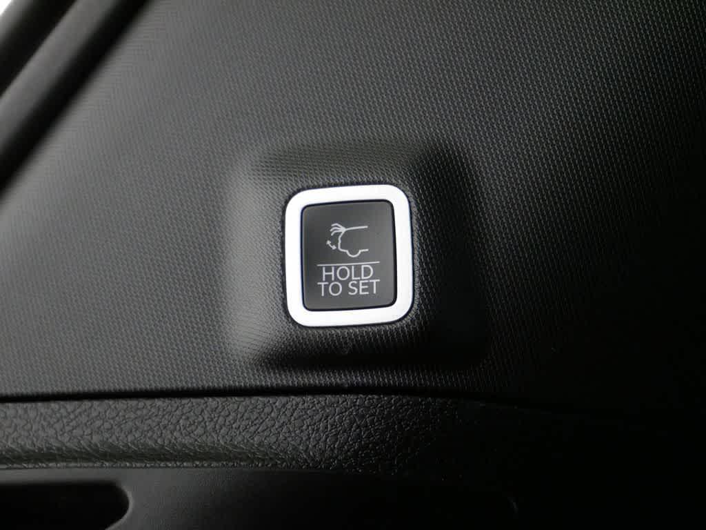 new 2025 Jeep Grand Cherokee car, priced at $47,641