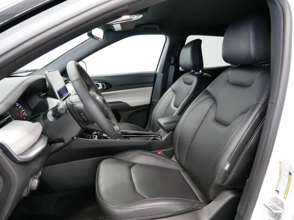 new 2025 Jeep Compass car, priced at $30,498