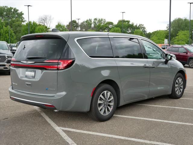 new 2025 Chrysler Pacifica Hybrid car, priced at $57,223