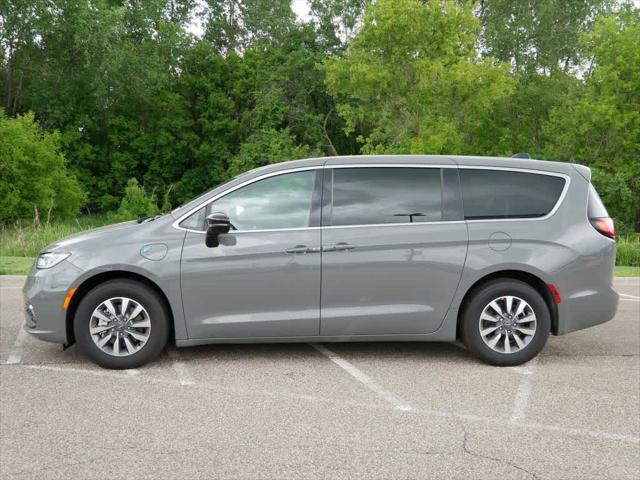 new 2025 Chrysler Pacifica Hybrid car, priced at $57,223