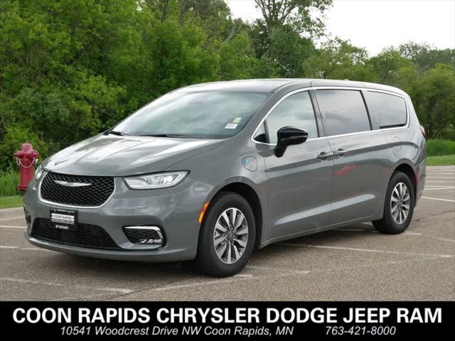new 2025 Chrysler Pacifica Hybrid car, priced at $54,317