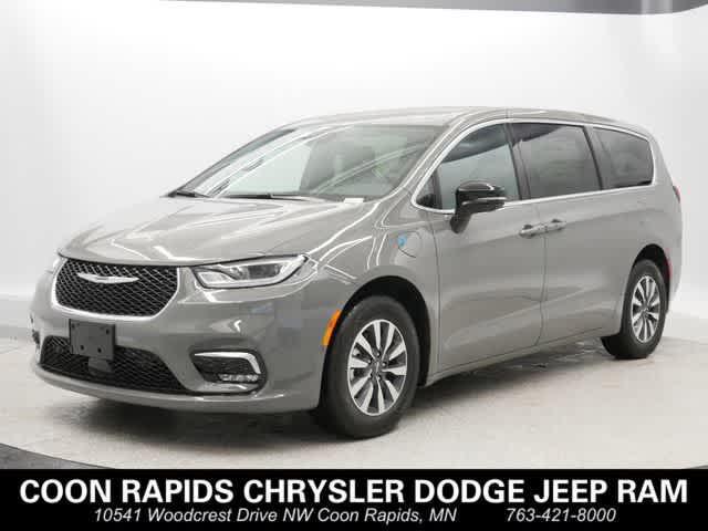 new 2025 Chrysler Pacifica Hybrid car, priced at $52,576