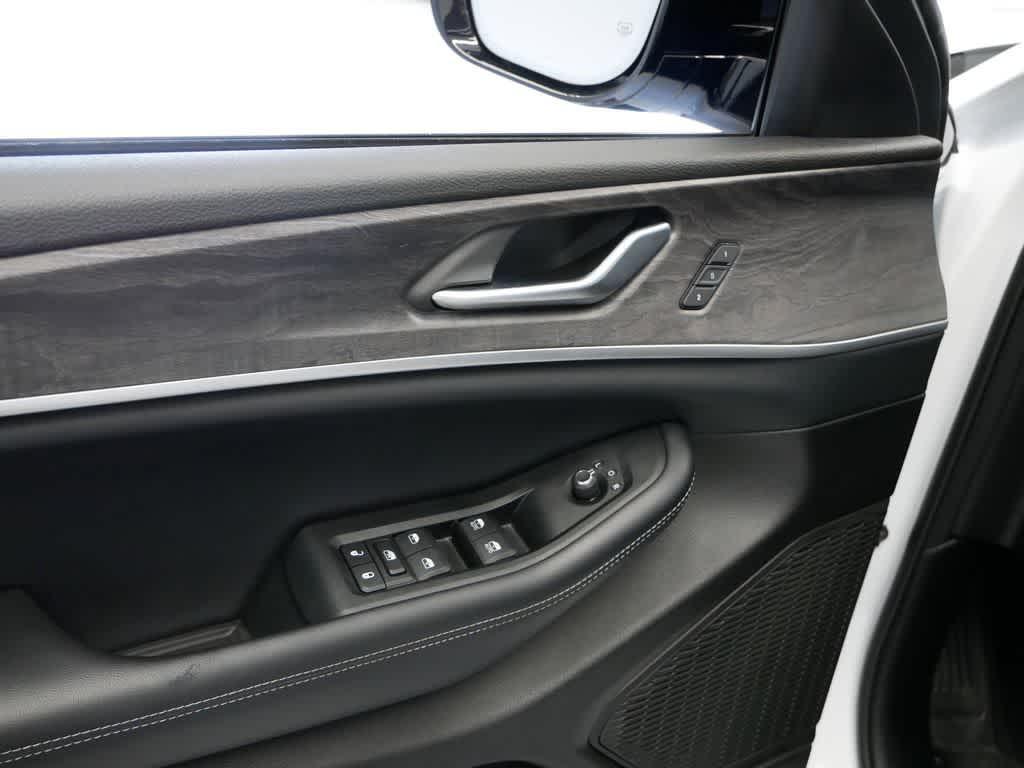 used 2024 Jeep Grand Cherokee L car, priced at $37,394