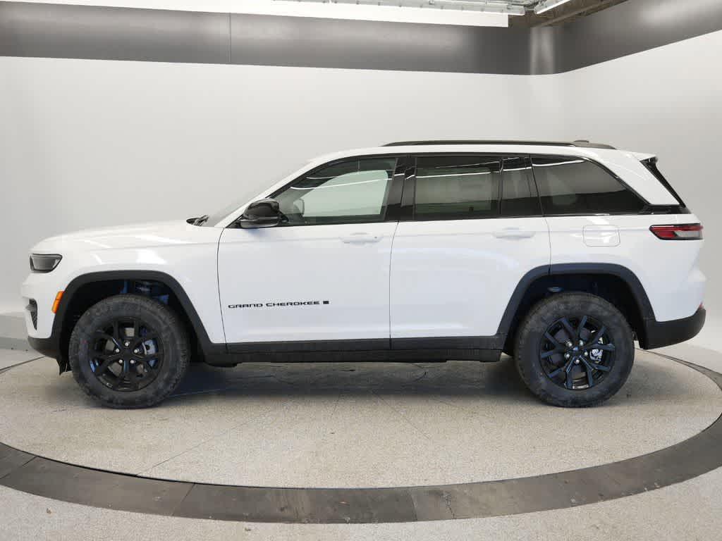 new 2025 Jeep Grand Cherokee car, priced at $44,111