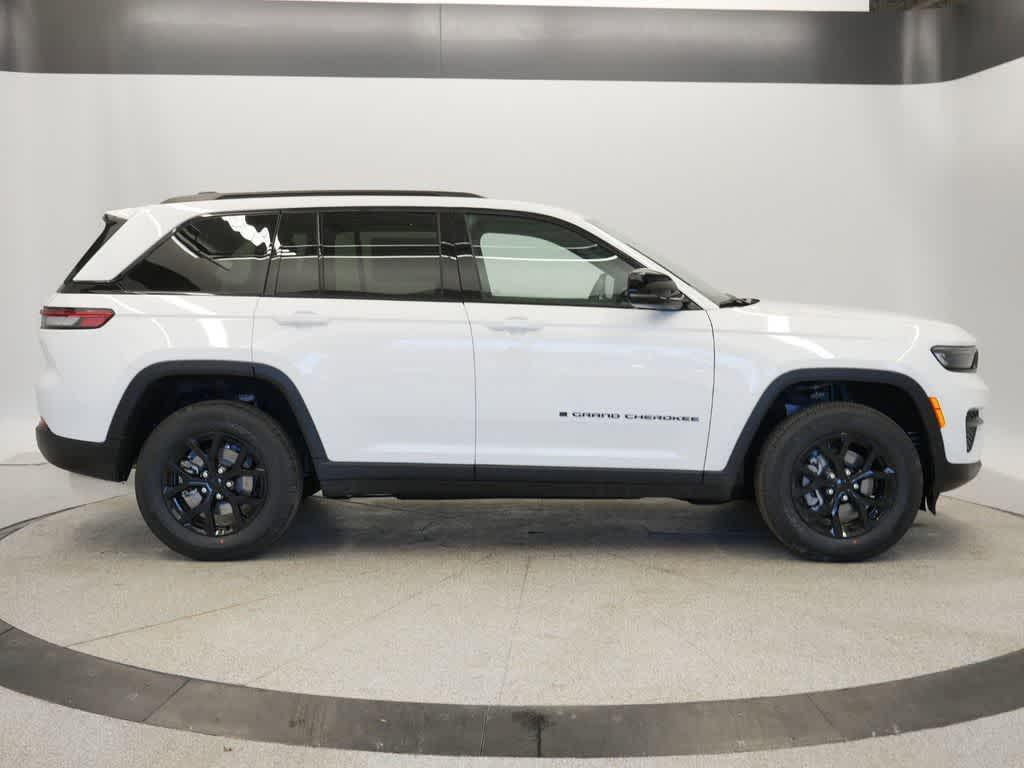 new 2025 Jeep Grand Cherokee car, priced at $44,111