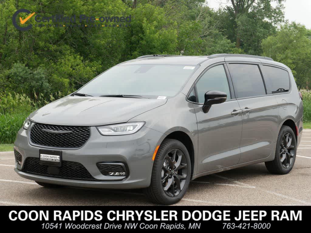 used 2025 Chrysler Pacifica car, priced at $52,555