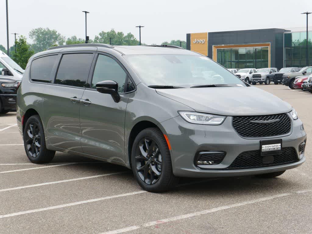 used 2025 Chrysler Pacifica car, priced at $52,555
