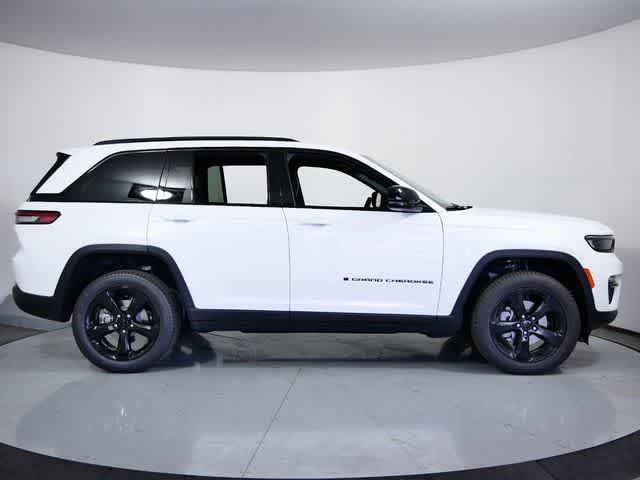 new 2025 Jeep Grand Cherokee car, priced at $50,673