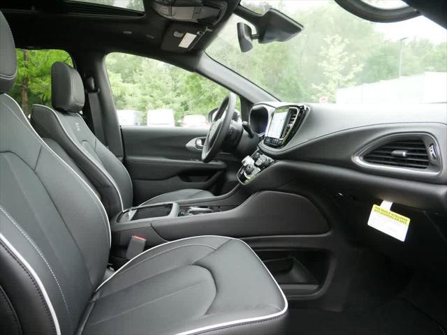new 2025 Chrysler Pacifica car, priced at $56,395
