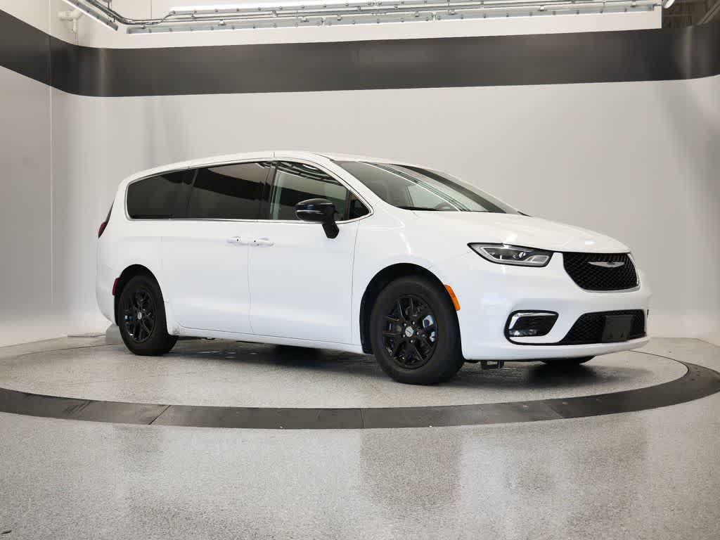 used 2024 Chrysler Pacifica car, priced at $27,740
