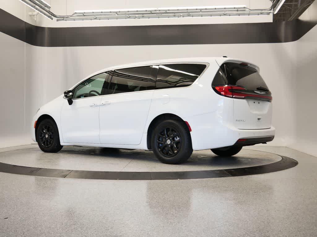used 2024 Chrysler Pacifica car, priced at $27,740
