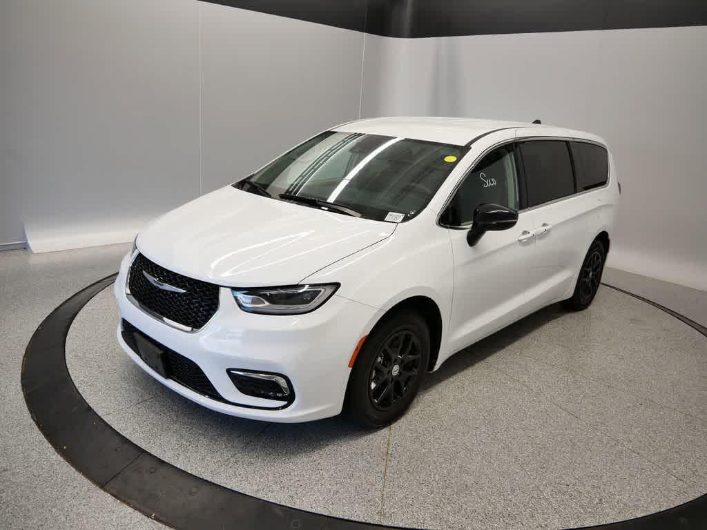used 2024 Chrysler Pacifica car, priced at $27,740