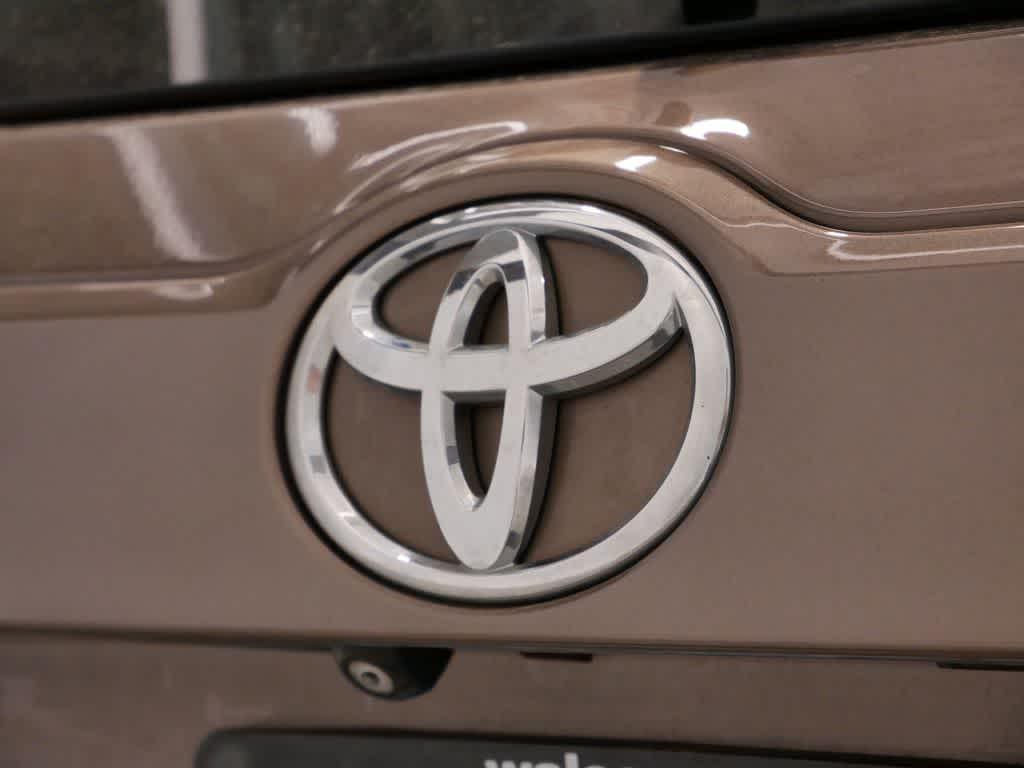 used 2017 Toyota Highlander car, priced at $25,845
