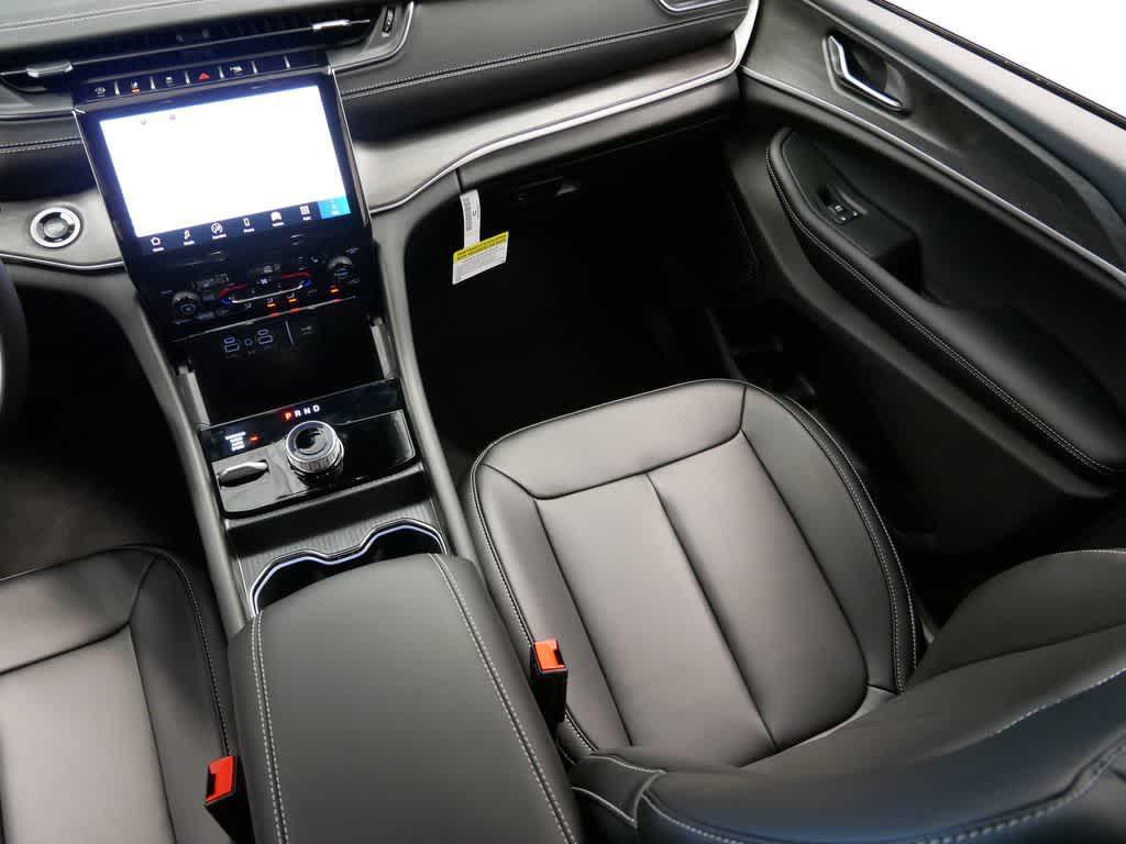 new 2025 Jeep Grand Cherokee car, priced at $47,134