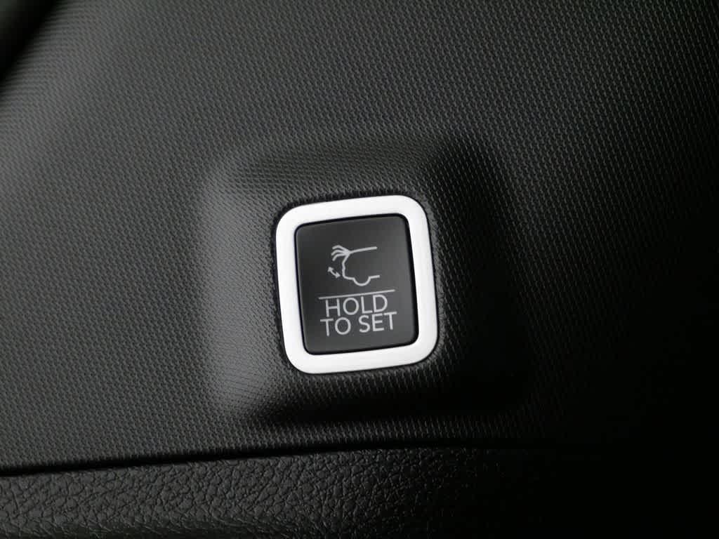new 2025 Jeep Grand Cherokee car, priced at $47,134