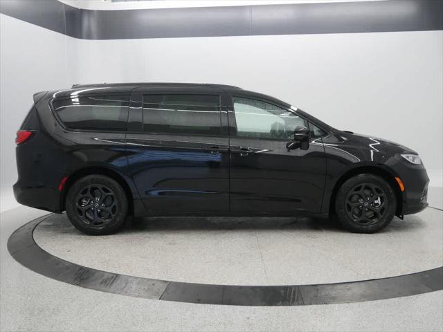 new 2025 Chrysler Pacifica Hybrid car, priced at $58,614