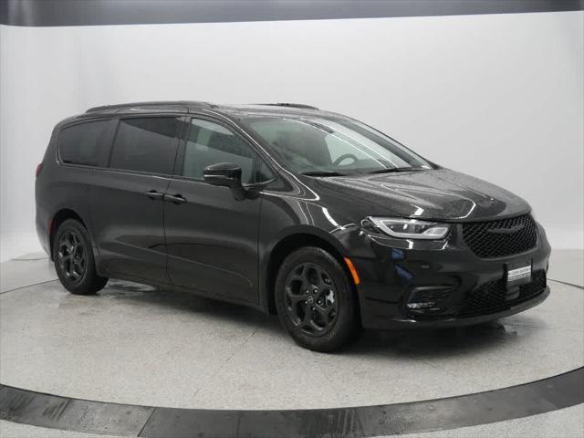 new 2025 Chrysler Pacifica Hybrid car, priced at $58,614