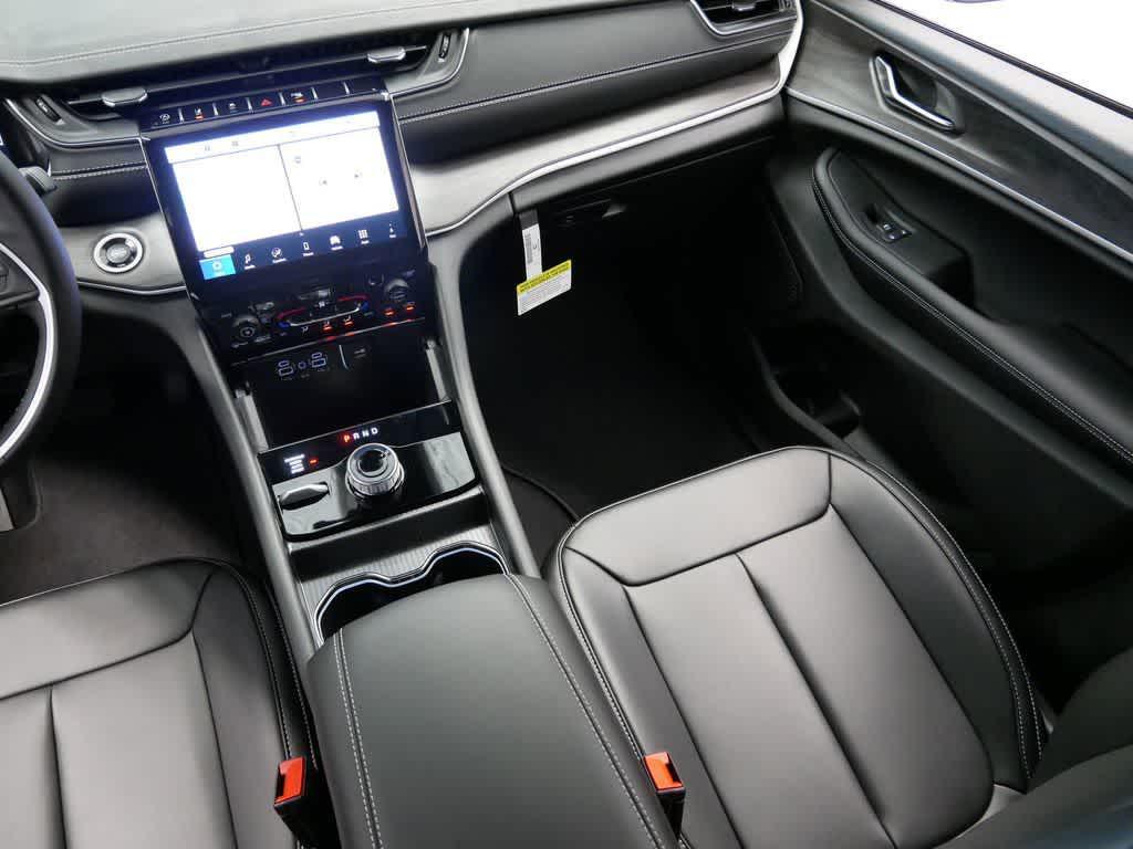 new 2025 Jeep Grand Cherokee car, priced at $46,210