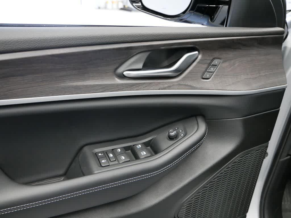 new 2025 Jeep Grand Cherokee car, priced at $46,210