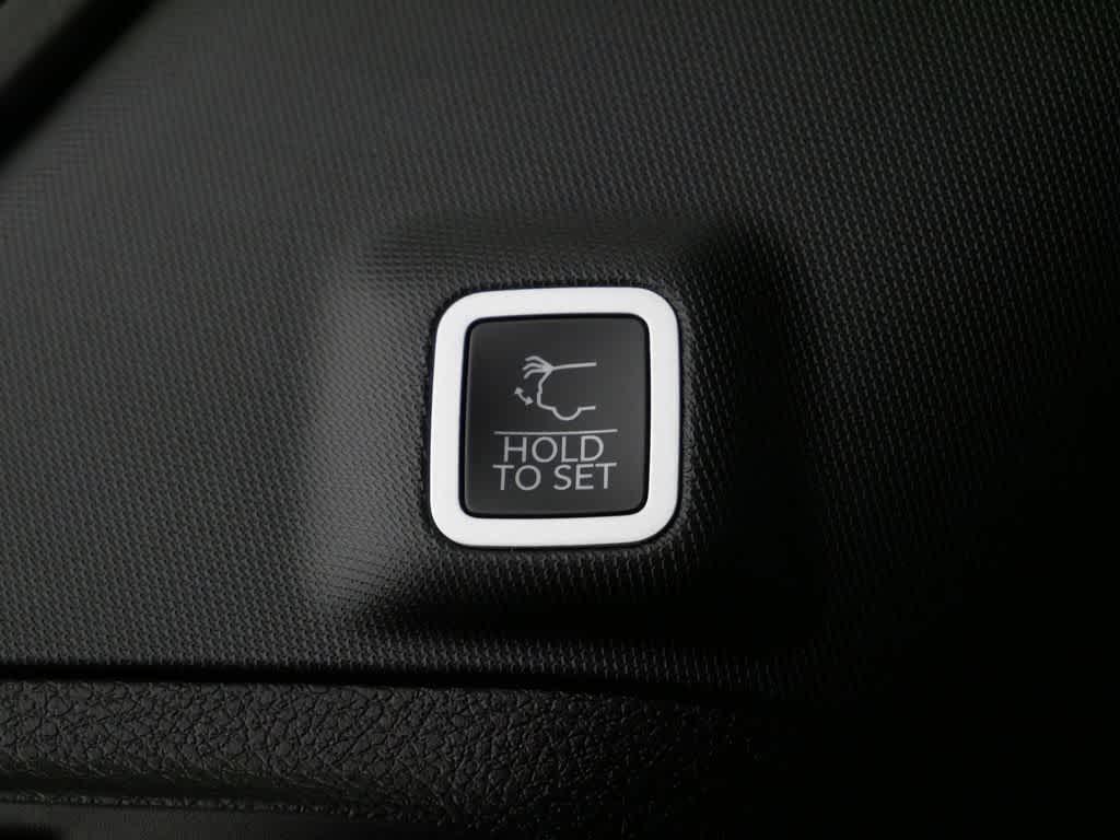 new 2025 Jeep Grand Cherokee car, priced at $46,210
