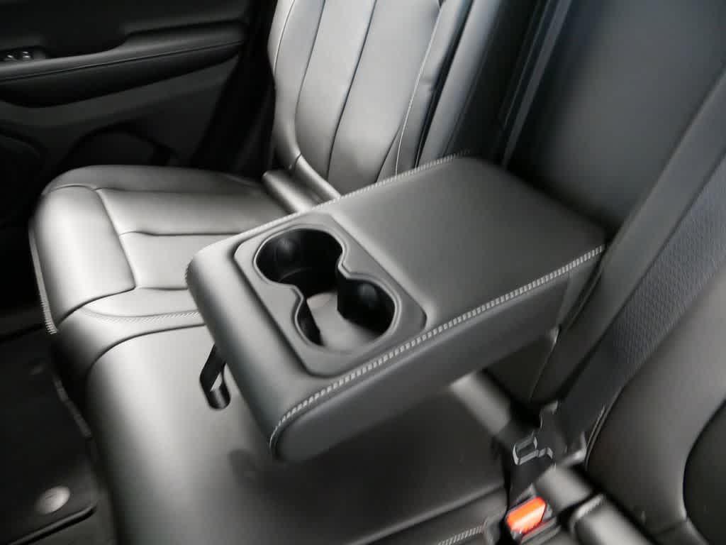 new 2025 Jeep Grand Cherokee car, priced at $46,210