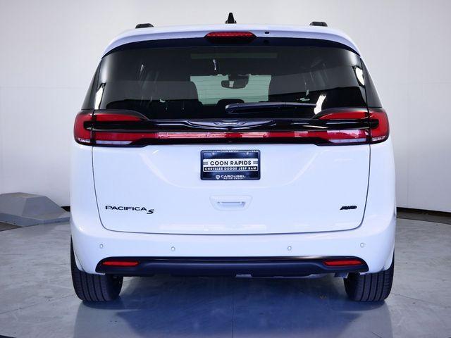 new 2024 Chrysler Pacifica car, priced at $47,247