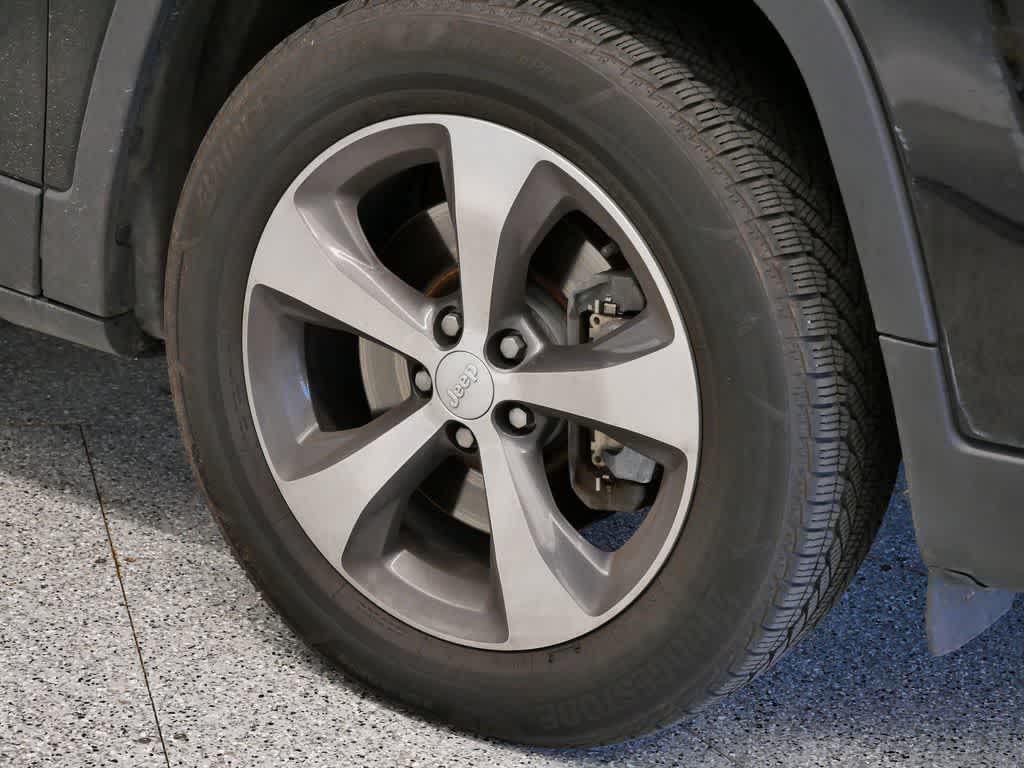 used 2019 Jeep Cherokee car, priced at $16,717