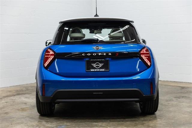 new 2025 MINI Hardtop car, priced at $38,345