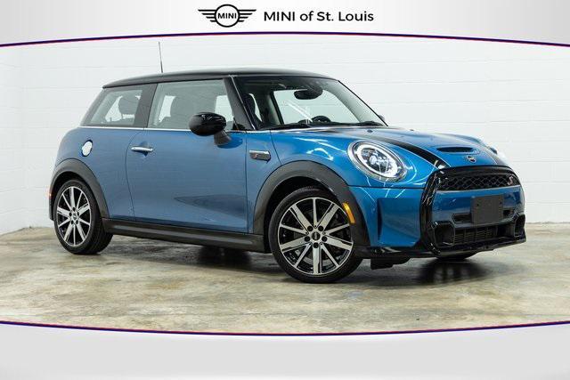 used 2023 MINI Hardtop car, priced at $27,714