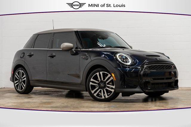 used 2024 MINI Hardtop car, priced at $27,000