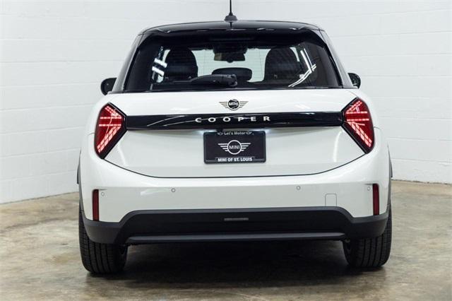 new 2025 MINI Hardtop car, priced at $34,675