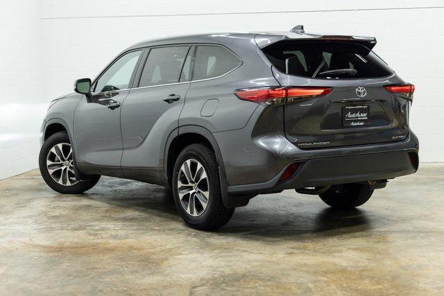 used 2022 Toyota Highlander car, priced at $33,500