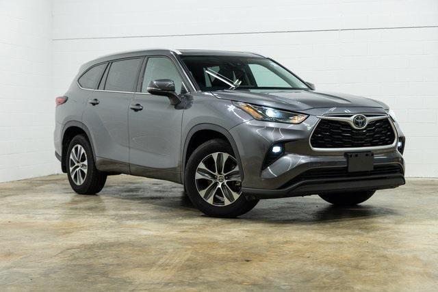 used 2022 Toyota Highlander car, priced at $33,500