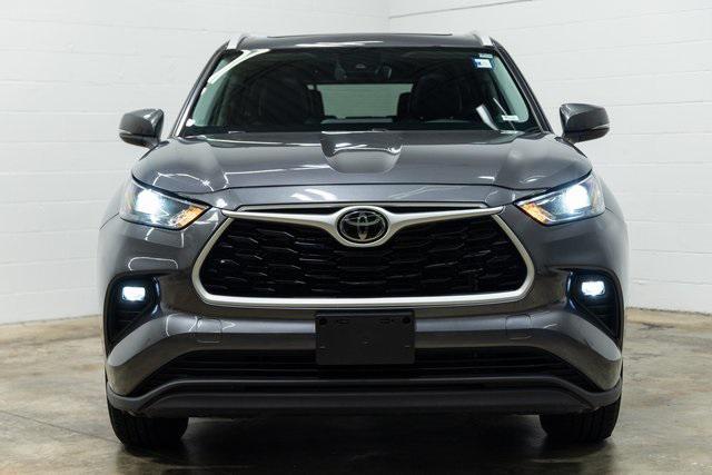 used 2022 Toyota Highlander car, priced at $33,500