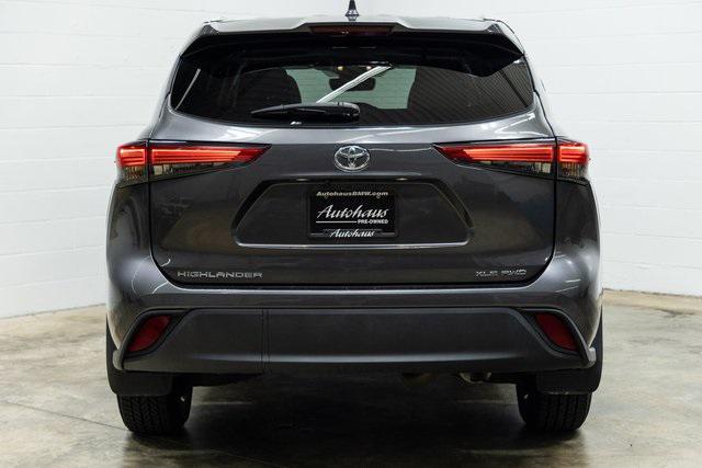 used 2022 Toyota Highlander car, priced at $33,500