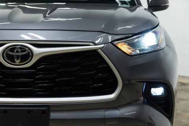 used 2022 Toyota Highlander car, priced at $33,500