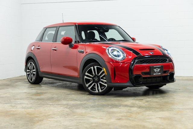 used 2022 MINI Hardtop car, priced at $25,000