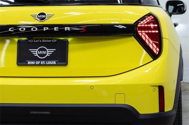 new 2025 MINI Hardtop car, priced at $39,725