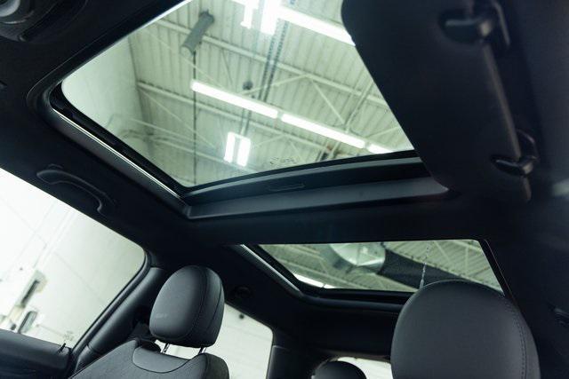 used 2024 MINI SE Hardtop car, priced at $25,890