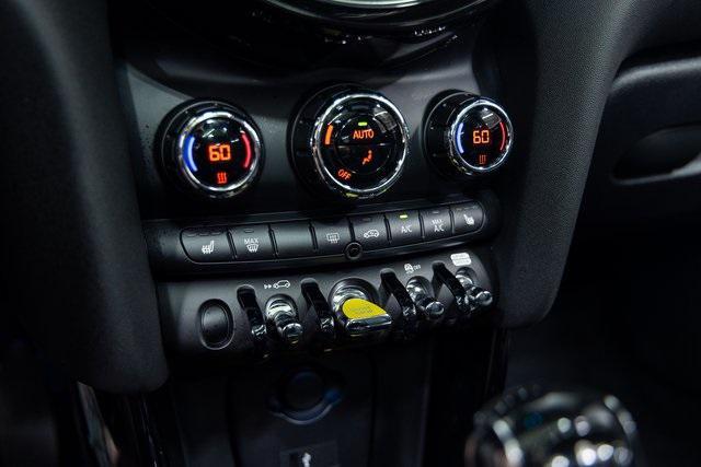 used 2024 MINI SE Hardtop car, priced at $25,890