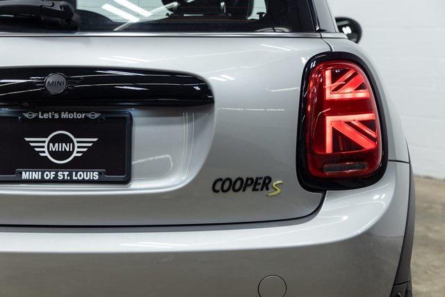 used 2024 MINI SE Hardtop car, priced at $25,890