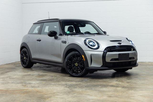 used 2024 MINI SE Hardtop car, priced at $25,890