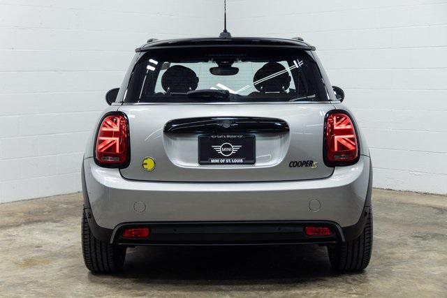 used 2024 MINI SE Hardtop car, priced at $25,890