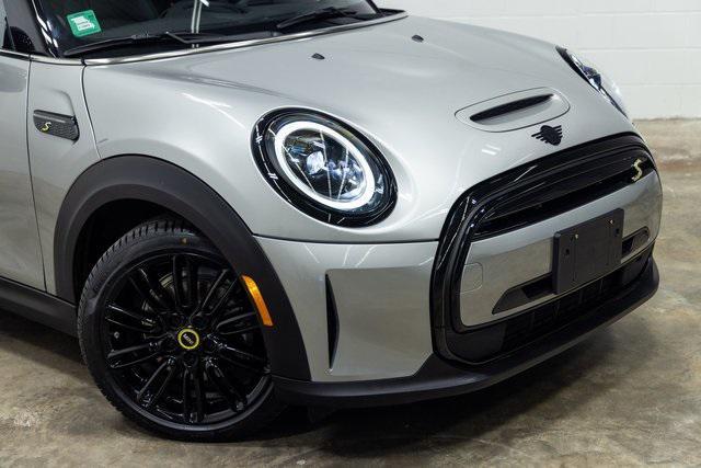 used 2024 MINI SE Hardtop car, priced at $25,890