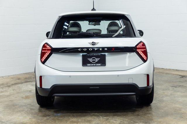 used 2025 MINI Hardtop car, priced at $33,680