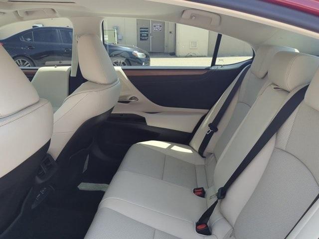 new 2025 Lexus ES 350 car, priced at $48,034
