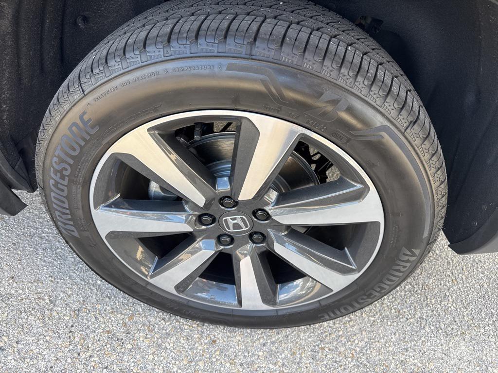 used 2025 Honda Pilot car, priced at $45,498