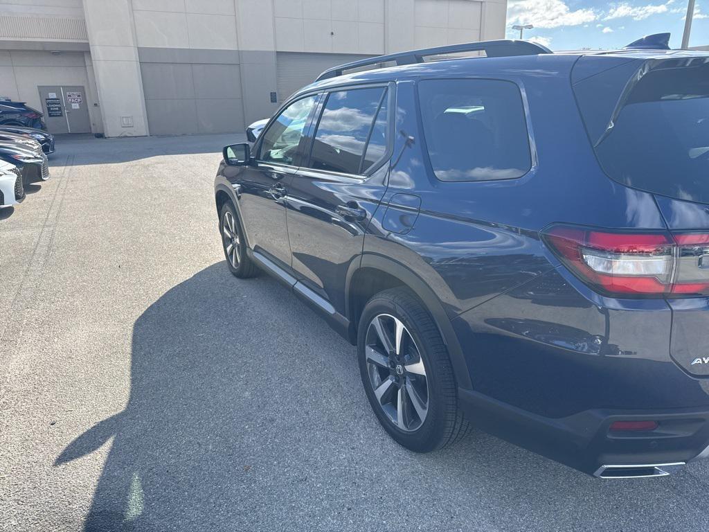 used 2025 Honda Pilot car, priced at $45,498
